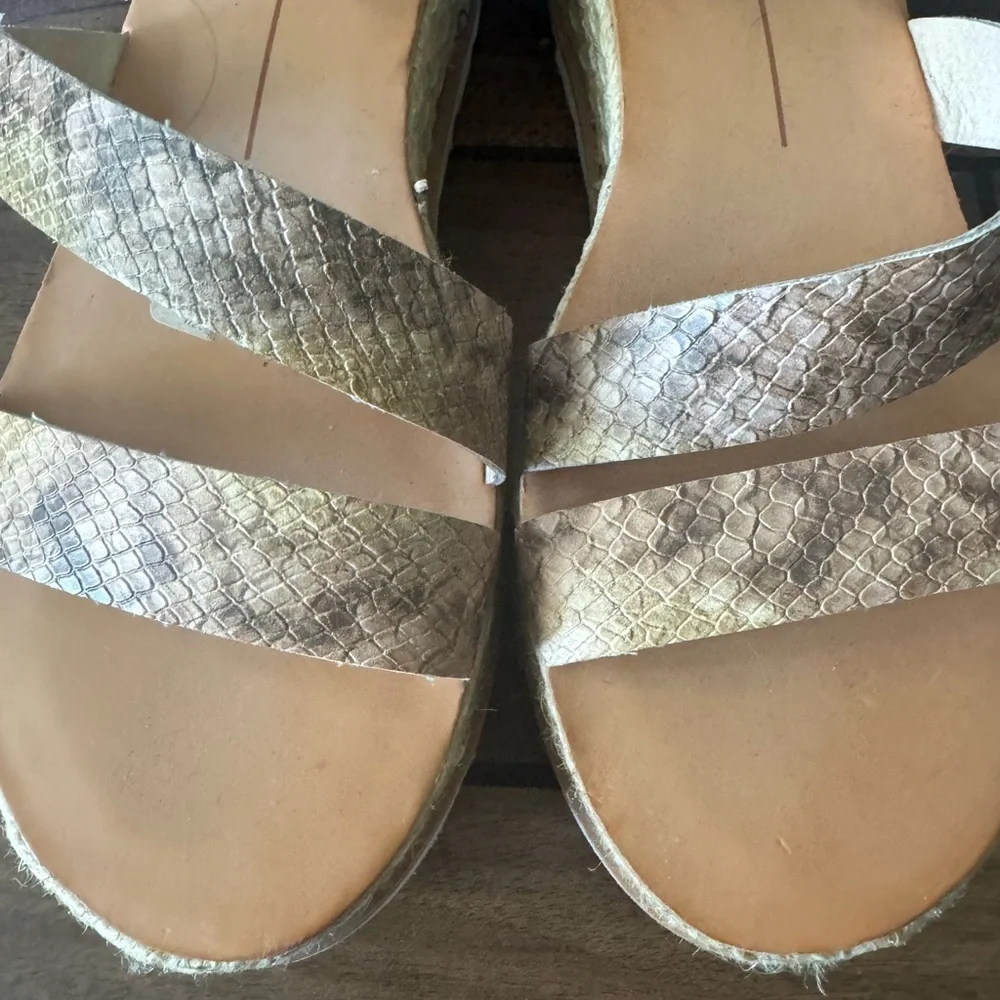 DOLCE VITA Woman's snakeskin open toe platform sandal size 9